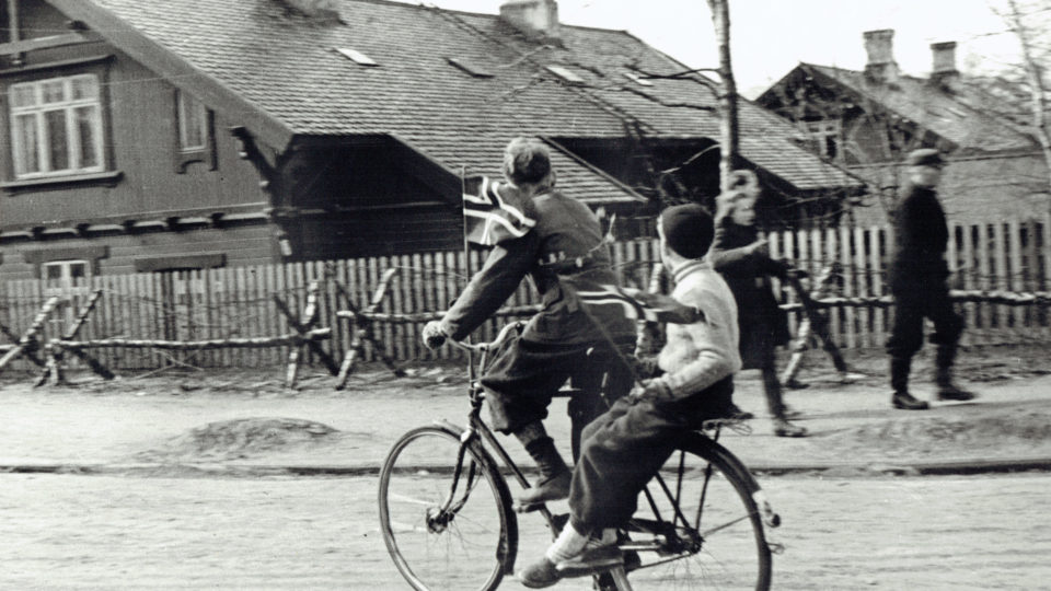 To på sykkel 8. mai 1945